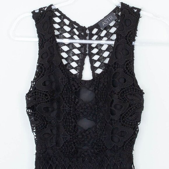 ASTR Crochet Floral Sheath Sleeveless Dress Size XS - Picture 3 of 10